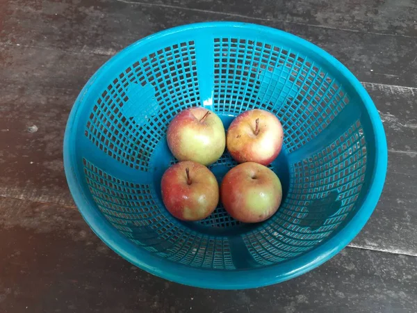 Φρούτα Μήλου Στο Καλάθι Είναι Ένα Από Πιο Δημοφιλή Φρούτα — Φωτογραφία Αρχείου