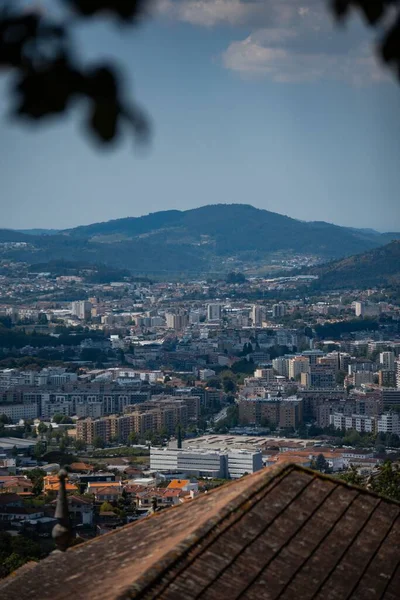 Vista Aérea Dos Edifícios Com Uma Colina Braga Portugal — Fotografia de Stock