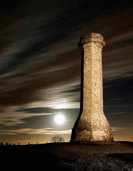 Μια Κάθετη Λήψη Του National Trust Hardy Monument Νύχτα Χαμηλό — Φωτογραφία Αρχείου