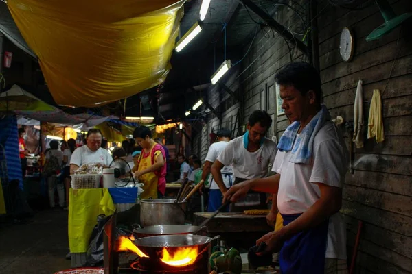 Uomo Che Cucina Pasto Vegetariano Mercato Del Festival Vegetariano Talad — Foto Stock