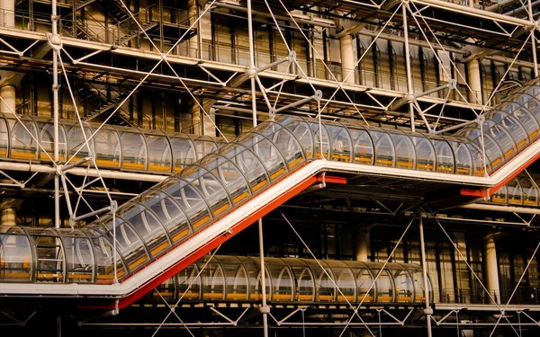 Närbild Fasaden Och Ytterrulltrappan Centre Pompidou Paris Frankrike — Stockfoto