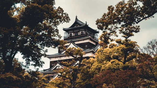 Naturskön Utsikt Över Hiroshima Slott Sett Bakom Höstens Träd — Stockfoto