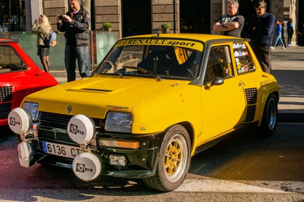 Renault Rally Amarelo Exposição Carros Clássicos Paseo Gracia Cidade Barcelona — Fotografia de Stock