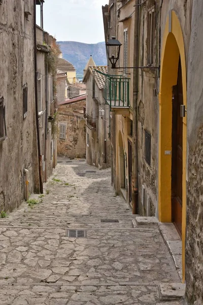 Вертикальный Снимок Узкой Улочки Каиаццо Италия — стоковое фото