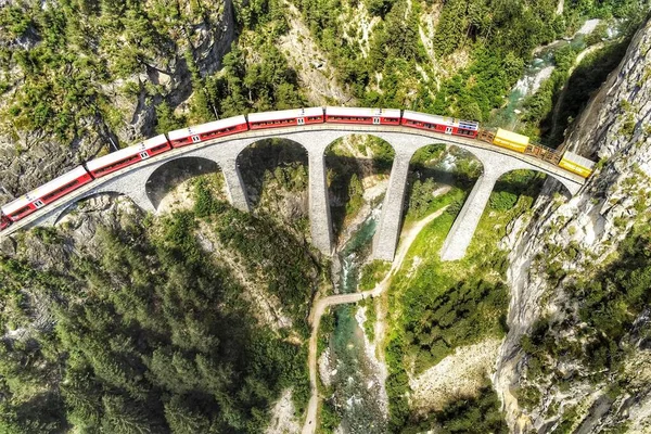 Uma Fotografia Aérea Grande Angular Plataforma Observação Landwasser Viaduct Suíça — Fotografia de Stock