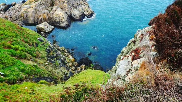Zapierający Dech Piersiach Widok Błękitną Wodę Howth Cliff Dublinie Irlandia — Zdjęcie stockowe