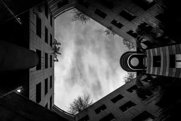 Low Angle Shot Modern Buildings Glasgow Scotland Cloudy Day Grayscale — Stock Photo, Image