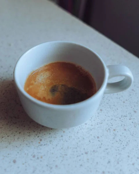 Una Tazza Caffè Espresso Aromatico Sul Tavolo — Foto Stock