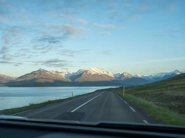 Ein Blick Auf Die Berge Nordislands Aus Dem Auto Auf — Stockfoto