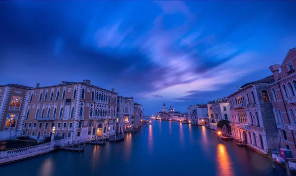 Eine Schöne Aufnahme Des Canal Grande Venedig Bei Bewölktem Himmel — Stockfoto