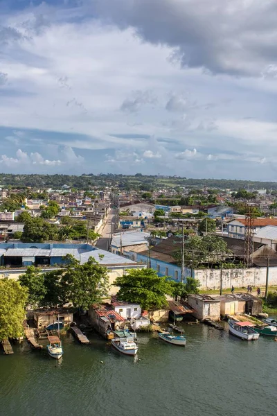 Ein Vertikaler Blick Auf Den Fluss San Juan Mit Wohngebieten — Stockfoto