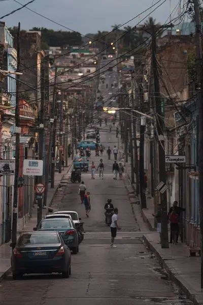Pessoas Que Caminham Por Uma Rua Estreita Matanzas Cuba — Fotografia de Stock