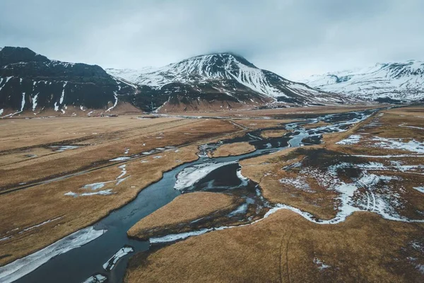 Beautiful Landscape River Snow Capped Mountains Cloudy Sky — Stock Photo, Image