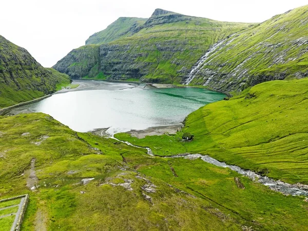 Uma Paisagem Uma Lagoa Colinas Saksun Ilhas Faroé — Fotografia de Stock