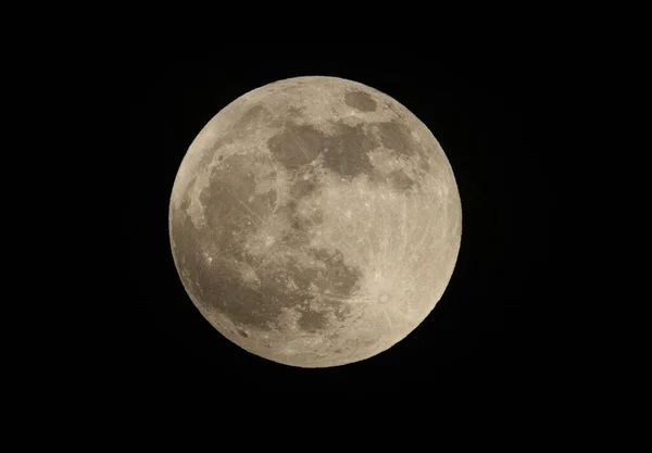 Close Lua Cheia Isolado Fundo Escuro — Fotografia de Stock