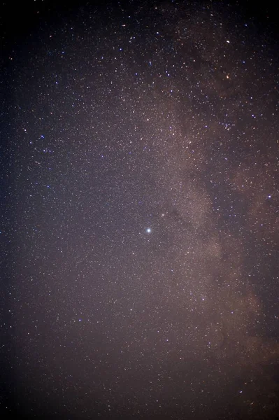 星空の垂直ショット 天の川 — ストック写真