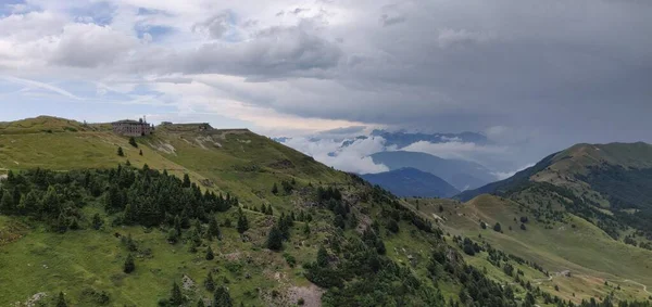 Vista Aerea Del Paesaggio Verde Della Valle Montagna — Foto Stock