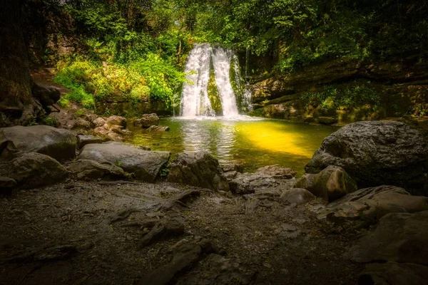 Breathtaking View Janet Foss Waterfall Flowing Lush Greenery England — Stock Photo, Image