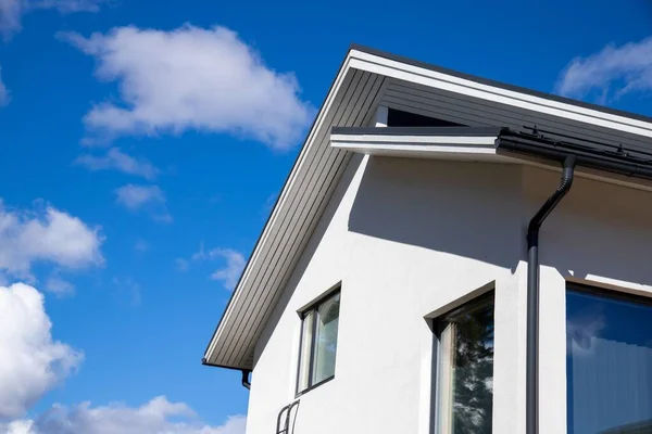 Nahaufnahme Eines Minimalistischen Modernen Hauses Weißer Farbe Mit Blauem Himmel — Stockfoto