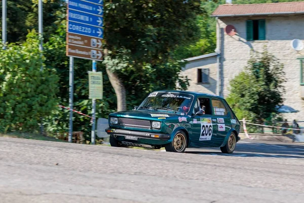 Coche Rally Azul Rally Internazionale Casentino Una Carretera Con Fondo — Foto de Stock