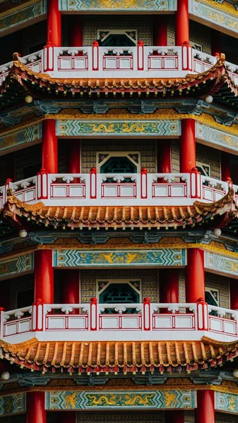 Close Vertical Belo Estilo Asiático Templo Exterior — Fotografia de Stock