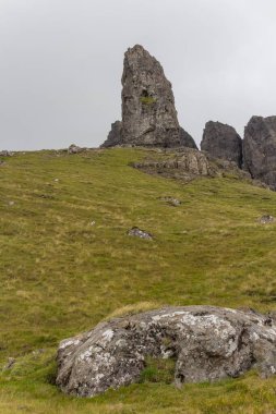 İskoçya, Skye Adası 'nda dikey grunge, eski taşlar.