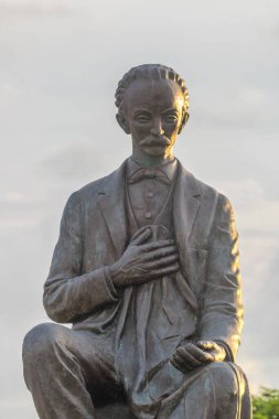 Küba, Matanzas 'ta Jose Marti heykelinin dikey bir resmi.