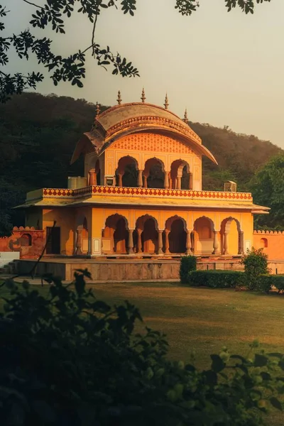 Eine Vertikale Aufnahme Der Kanak Vrindavan Gardens Bei Sonnenuntergang Jaipur — Stockfoto