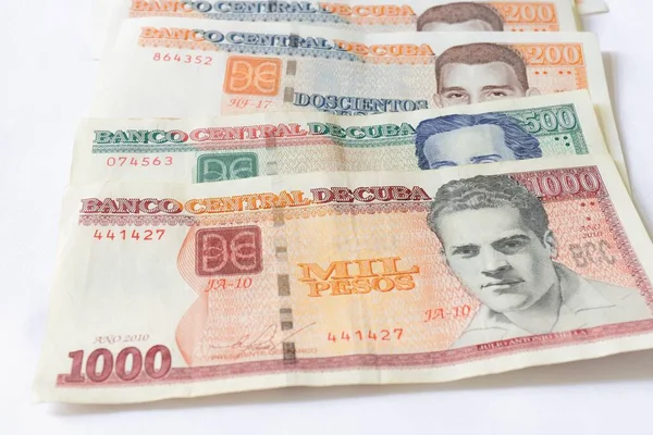 Egy Közeli Felvétel Kubai Bankjegyekről Fehér Asztalon — Stock Fotó