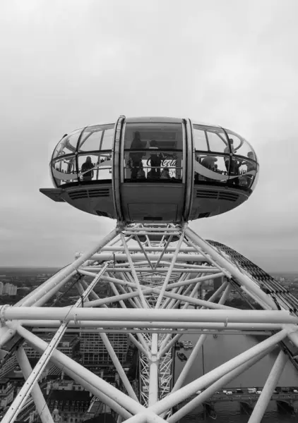 Eine Vertikale Aufnahme Von London Eye Pod Mit Blick Auf — Stockfoto