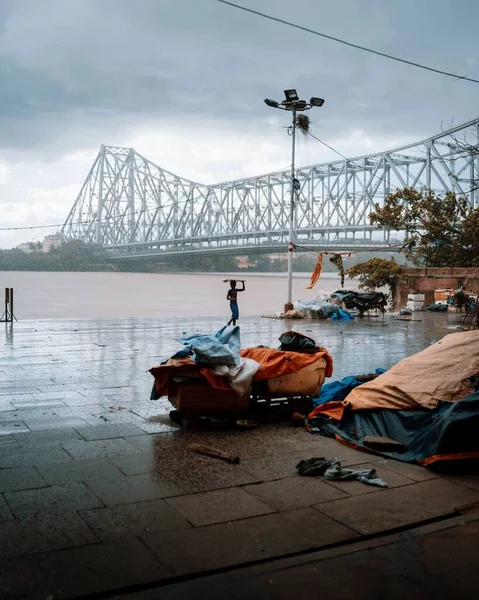 Clothes Covered Rain Kolkata Bridge India — Stock Photo, Image