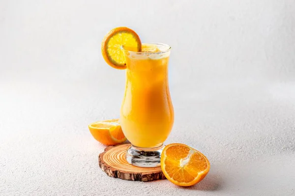 Jus Orange Frais Dans Une Tasse Verre Sur Bois Avec — Photo