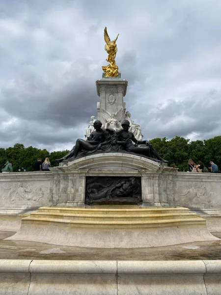 Вертикальный Снимок Мемориала Виктории Лондон — стоковое фото