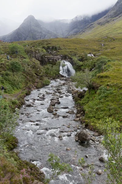 Vertical Shot Small River Coming Mountain Peak Isle Skye Scotland — Stock Photo, Image