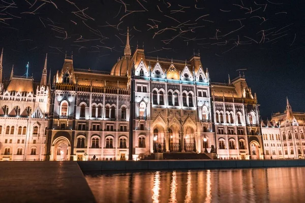 Design Exterior Parlamento Húngaro Edifício Com Vista Para Rio Noite — Fotografia de Stock