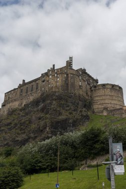 Edinburgh Kalesi 'nin dikey alçak açısı