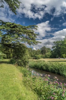Trent Nehri Güneşli Gün Manzarası, Staffordshire İngiltere.