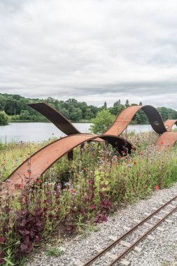 Staffordshire Lakeside mini-demiryolu çelik yapı manzarasına karşı, Stoke on-Trent UK.