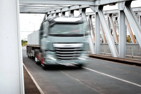 Truck Bridge Motion — Stock Photo, Image