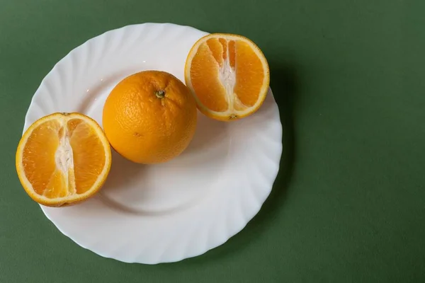 Detailní Záběr Řezaných Pomerančů Talíři — Stock fotografie
