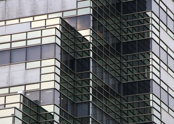 Eine Nahaufnahme Eines Modernen Wolkenkratzers Aus Glas — Stockfoto