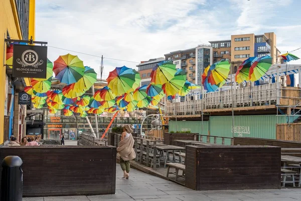 Bunte Regenschirme Schmücken Die Bars Times Square Der Stadt Newcastle — Stockfoto