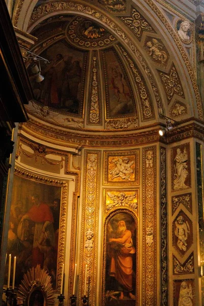 Upea Taide Arkkitehtuuri Roomalaiskatolisen Kirkon — kuvapankkivalokuva