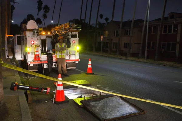 Utility Worker Stands Next Open Electrical Vault Power Failure Hollywood — Stock Photo, Image