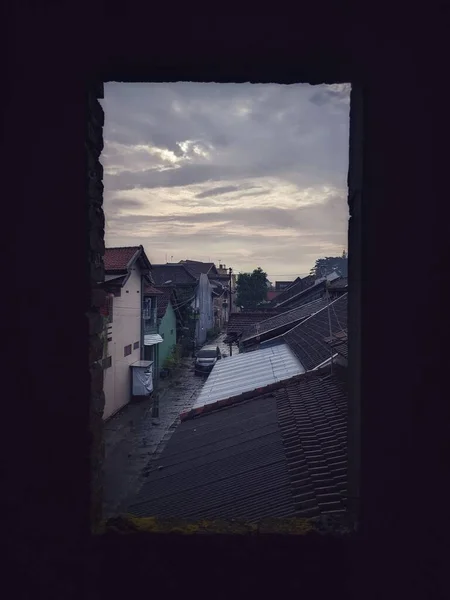 Vista Céu Nublado Após Chuva Vista Moldura Janela — Fotografia de Stock