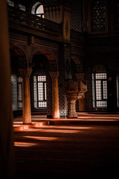 Colpo Verticale Dell Interno Della Moschea Camii Istanbul Turchia — Foto Stock