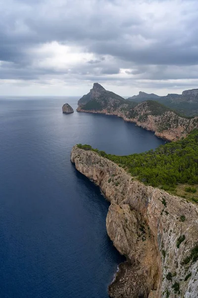 Mallorca Balearic Adaları Ndaki Mirador Des Colomer Kıyılarının Dikey Hava — Stok fotoğraf