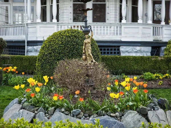 Flower Bed Colorful Flowers Golden Statue Woman Jug Park — Stock Photo, Image