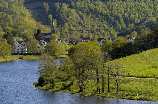 Una Hermosa Toma Village Einruhr Parque Nacional Eifel Alemania — Foto de Stock