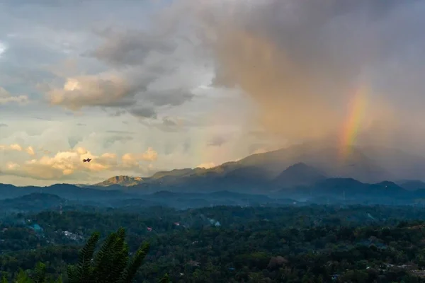 Beau Plan Montagnes Arc Ciel Avec Des Nuages — Photo